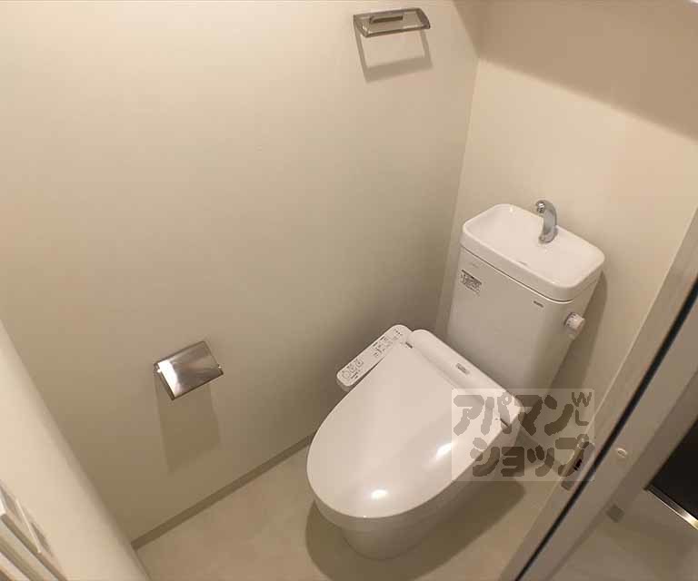 地下鉄烏丸線 北大路駅 徒歩21分 4階建 築8年のトイレ写真