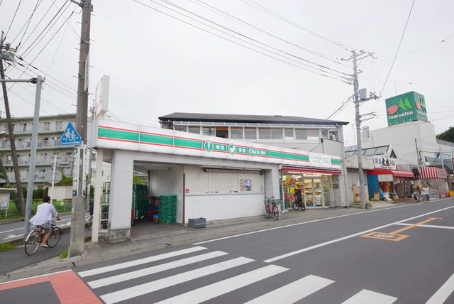 コンビニ　ローソンストア100七里店（コンビニ）まで158m