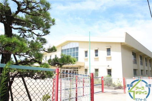 小学校　松が丘小学校（小学校）まで181m