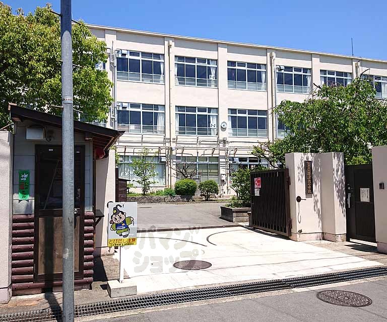 小学校　梅津北小学校（小学校）まで450m