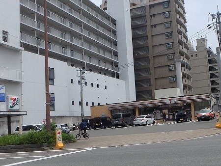 コンビニ　セブンイレブン福岡唐人町駅前店（コンビニ）まで97m