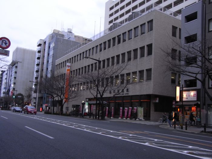 郵便局　麹町郵便局（郵便局）まで527m