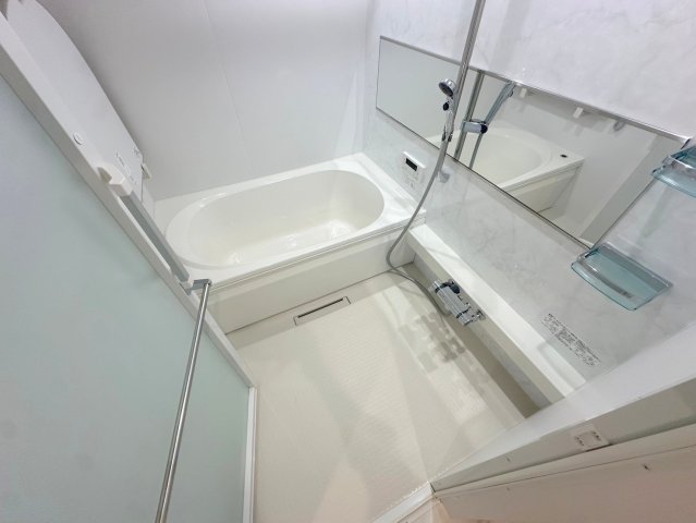 バス・シャワールーム　広めのお風呂は一日の疲れを癒してくれます。