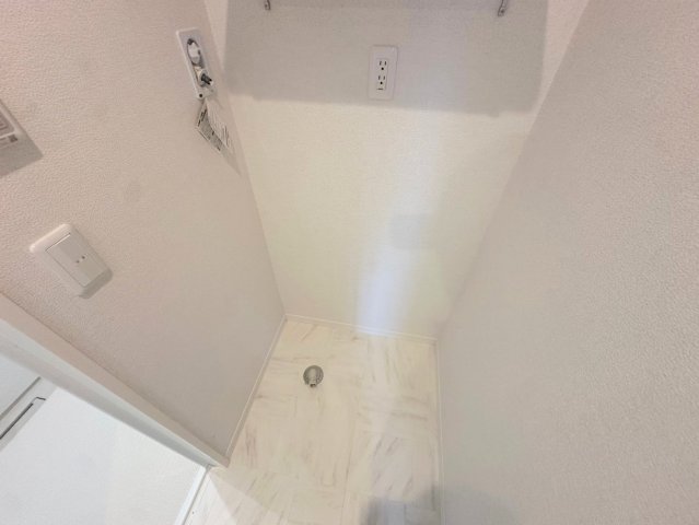 その他設備　嬉しい室内洗濯機置場。これで洗濯機も長持ちしますね。