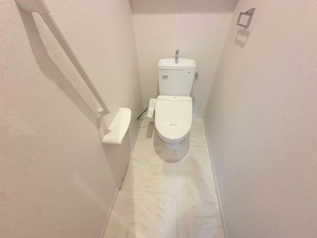 トイレ　清潔感のあるトイレは、誰もがリラックスできる空間です。