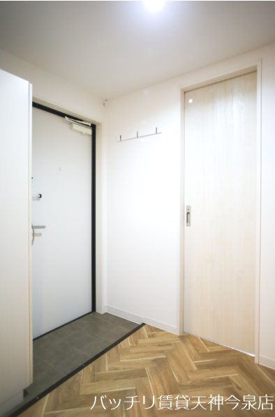 玄関　同型タイプの為、現状を優先致します。
