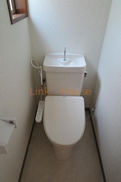 京成金町線 柴又駅 徒歩10分 2階建 築33年のトイレ写真