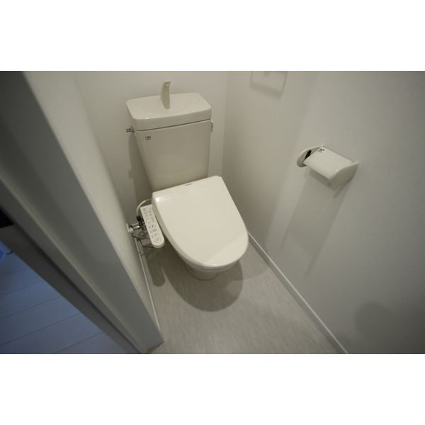 トイレ　清潔感のあるウォシュレット付きのトイレです♪