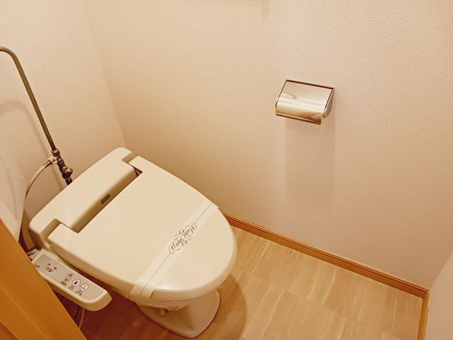 西武池袋線 入間市駅 徒歩12分 2階建 築33年のトイレ写真