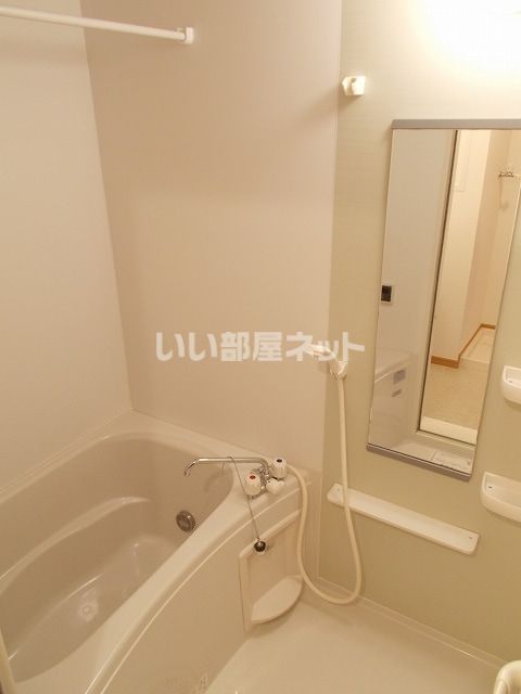 メゾン コリーヌの風呂写真