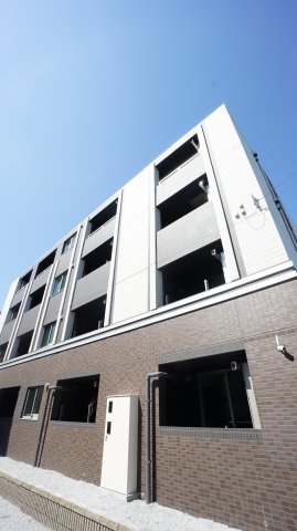東急田園都市線 溝の口駅 バス乗車時間：11分 最寄りバス停で下車 徒歩3分 築4年