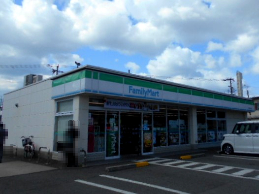 コンビニ　ファミリーマート和歌山雄松町店様（コンビニ）まで372m