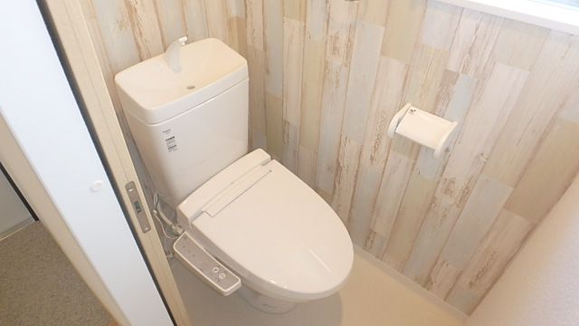 地下鉄千日前線 玉川駅 徒歩5分 3階建 築9年のトイレ写真