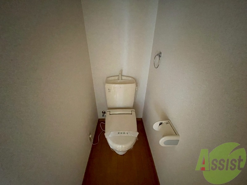 トイレ　こちらはトイレになります。ウォシュレット機能付です。