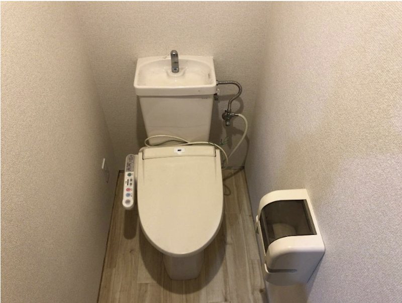 ＪＲ東海道本線 近江八幡駅 徒歩10分 2階建 築32年のトイレ写真