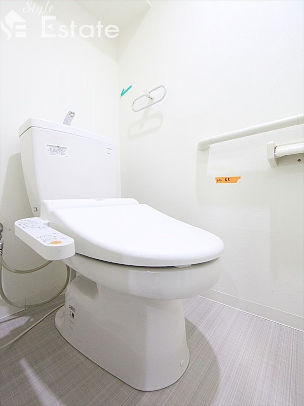 地下鉄東山線 新栄町駅 徒歩9分 5階建 築15年のトイレ写真