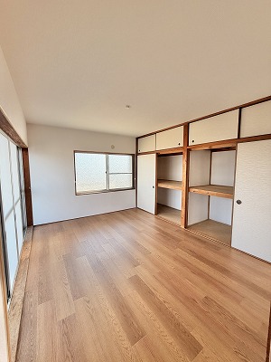 布引戸建ての居間写真
