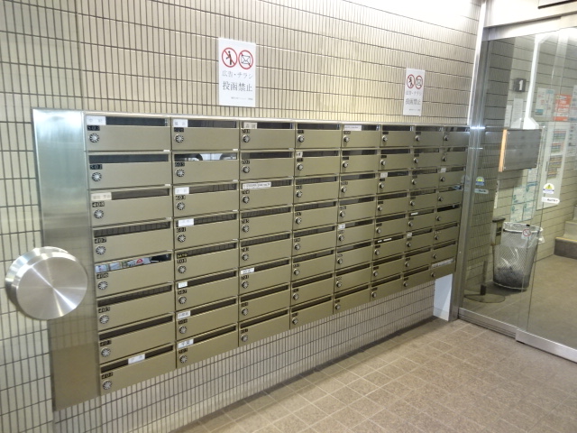 梅里大同マンション 丸ノ内線新高円寺駅徒歩6分 13階建ての外観写真