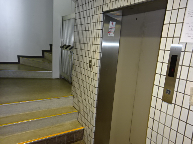 梅里大同マンション 丸ノ内線新高円寺駅徒歩6分 13階建ての外観写真