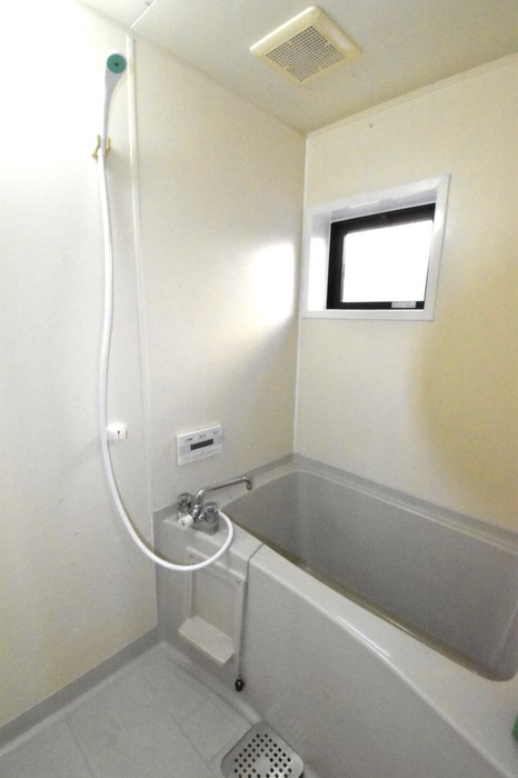 バス・シャワールーム　追い焚き機能付きお風呂