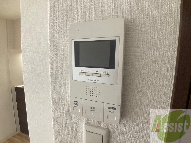 セキュリティ　モニター付インターホンです。来客者の顔が見えるので安心！