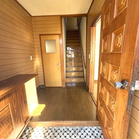 室蘭市日の出町3丁目7-30戸建の玄関写真