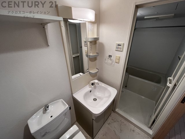 洗面設備　トイレ横に洗面台あり！