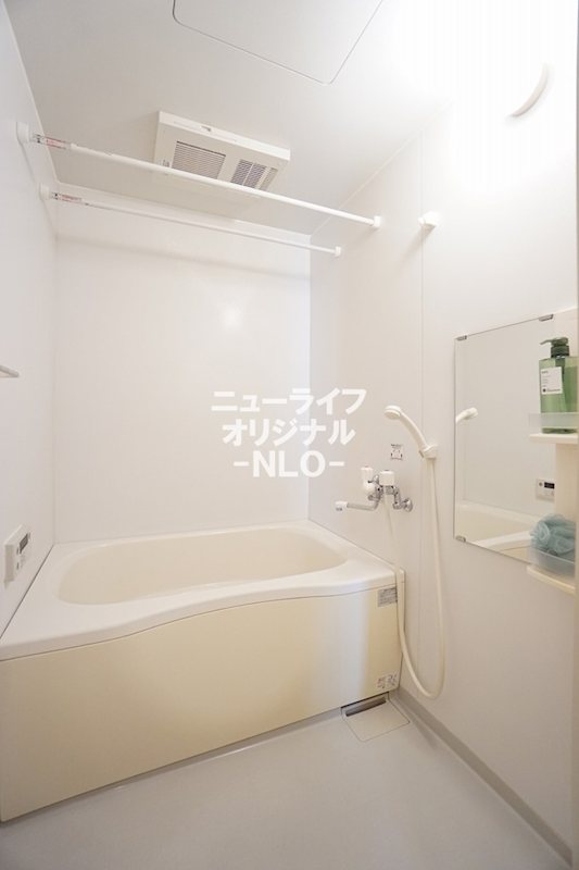 バス・シャワールーム　湯舟に浸かって一日の疲れをゆっくりと癒せます☆
