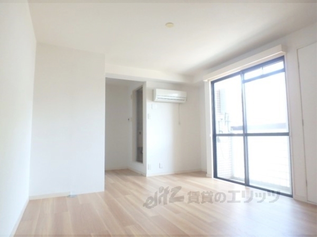 居室・リビング　８．５帖と広々使えるお部屋です。