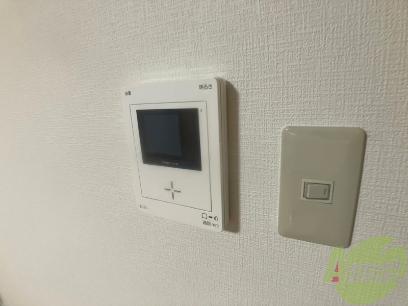セキュリティ　モニター付きインターホンです。来客時も安心ですね。