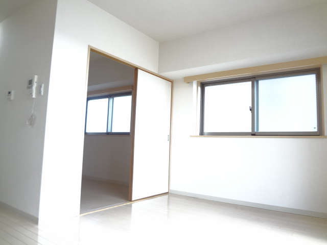 スクエア泉中央の居間写真