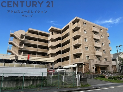 建物外観　オートロックで外部の人間が簡単に出入りできないため安心です。