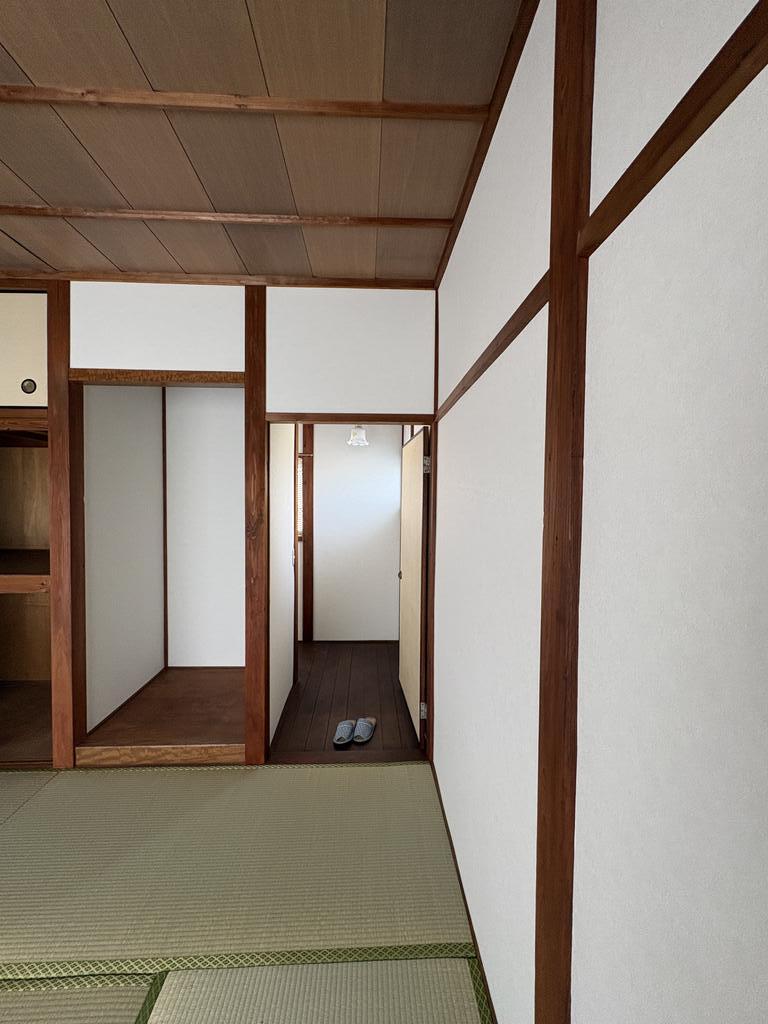 ＪＲ山陽本線 八本松駅 バス乗車時間：8分 最寄りバス停で下車 徒歩3分 2階建 築53年の内装写真