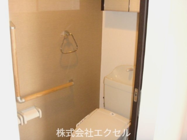トイレ　ウォシュレット機能付きのトイレです。