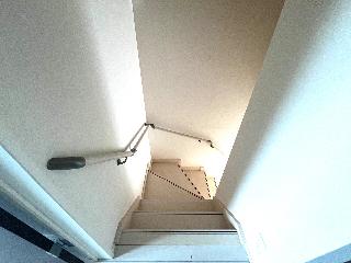 玄関　階段（イメージ）
