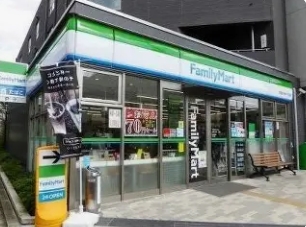 コンビニ　ファミリーマート世田谷下馬一丁目店（コンビニ）まで343m