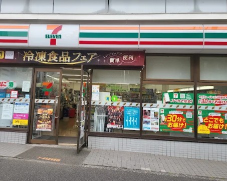 コンビニ　セブンイレブン中央区役所前店（コンビニ）まで126m