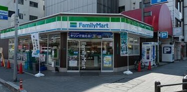 コンビニ　ファミリーマート 北堀江一丁目店（コンビニ）まで129m