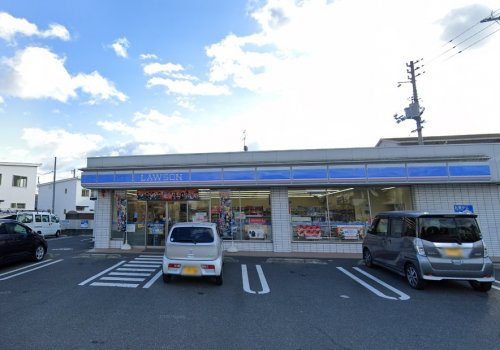 コンビニ　ローソン 岡山浜三丁目店（コンビニ）まで319m