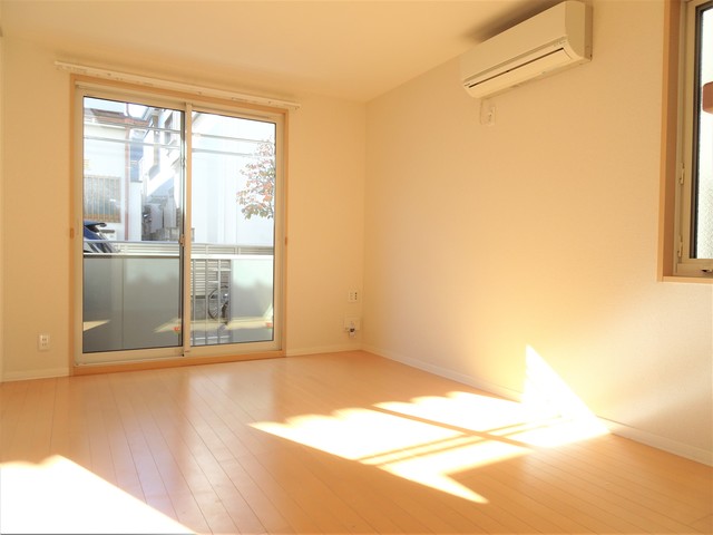 居室・リビング　２面採光なので、明るく風通しのよいお部屋です♪