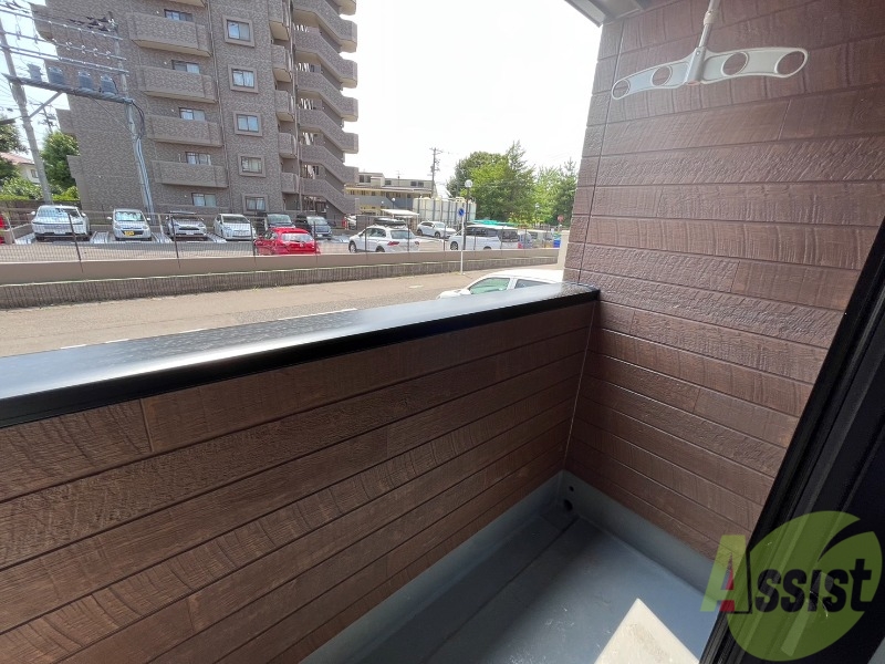 バルコニー　バルコニーが付いているので晴れた日は洗濯物が沢山干せますね。