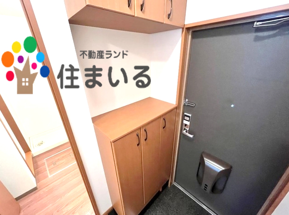 ＪＲ東海道本線 刈谷駅 徒歩10分 3階建 築23年の玄関写真
