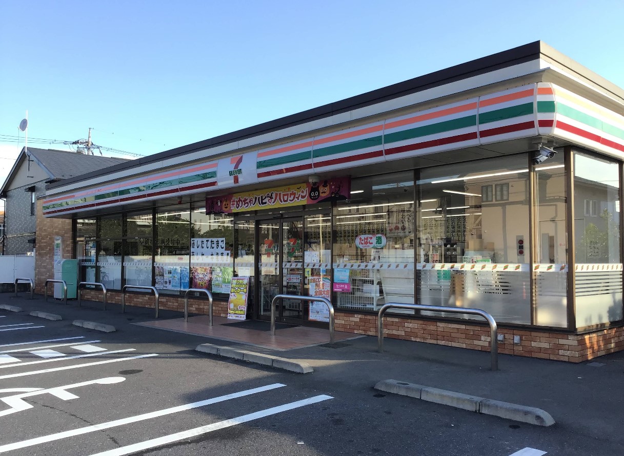 コンビニ　セブン-イレブン 大宮奈良町店（コンビニ）まで700m