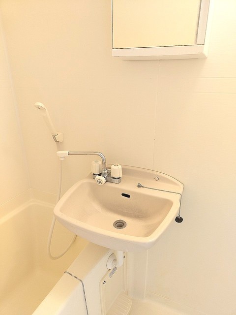 洗面設備　同仕様参考写真