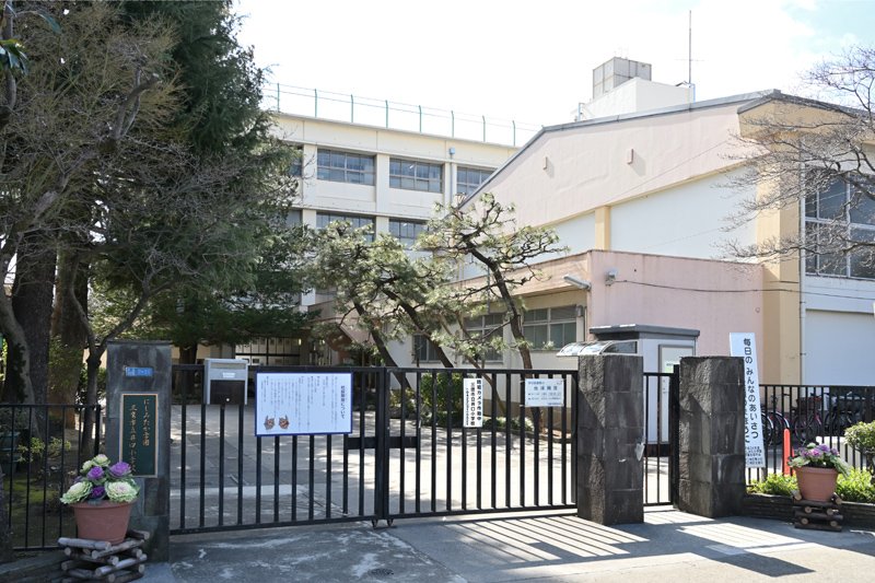 小学校　にしみたか学園三鷹市立井口小学校（小学校）まで381m