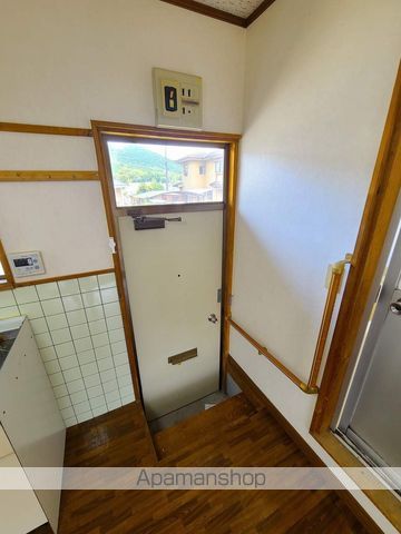 ＪＲ日豊本線 隼人駅 徒歩10分 2階建 築40年の玄関写真