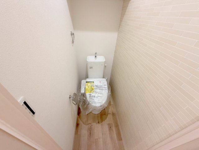 トイレ　綺麗なトイレにはウォシュレット標準装備です。