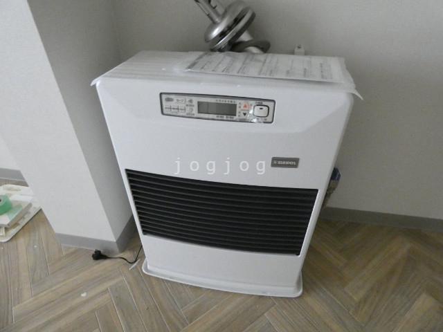 その他設備　冬はあったか石油ストーブです。