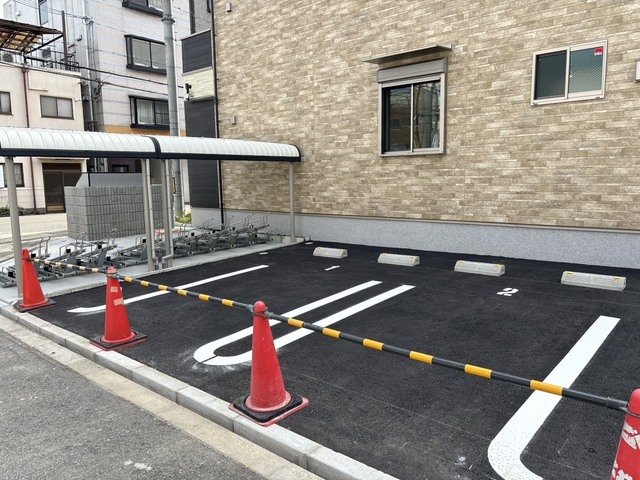 駐車場　駐車場に車を止められます