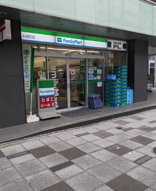 コンビニ　ファミリーマート永田町店（コンビニ）まで144m